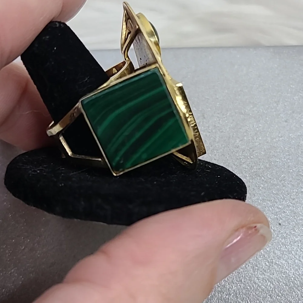 Vintage Ring Size 10 Gold Tone Malachite Handmade Statement Piece Unique Jewelry - Picture 3 of 6